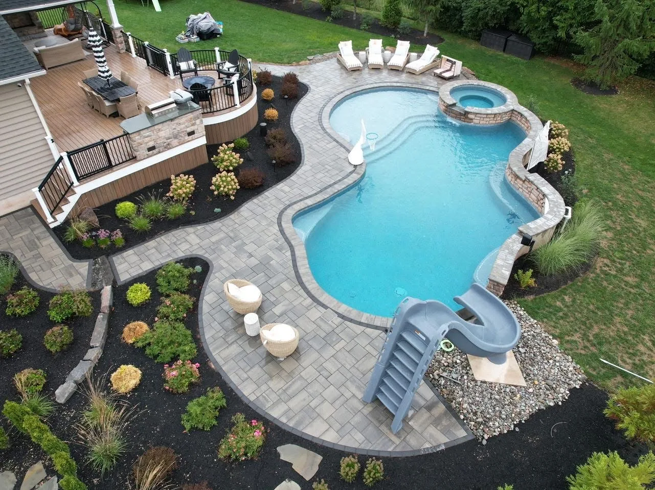 Inground pool with spa in Harleysville, PA by Scott Payne Custom Pools