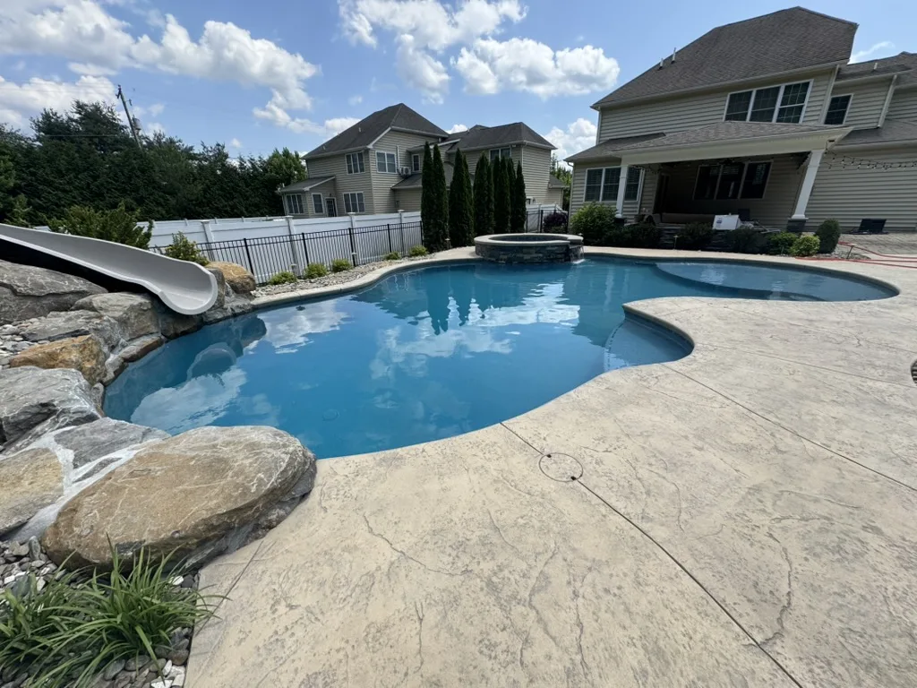 Inground pool with spa in Montgomeryville, PA by Scott Payne Custom Pools