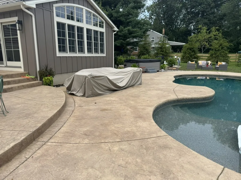 Inground pool with spa in North Wales, PA by Scott Payne Custom Pools