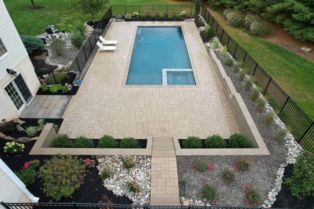 Inground pool with spa in Worcester, PA by Scott Payne Custom Pools
