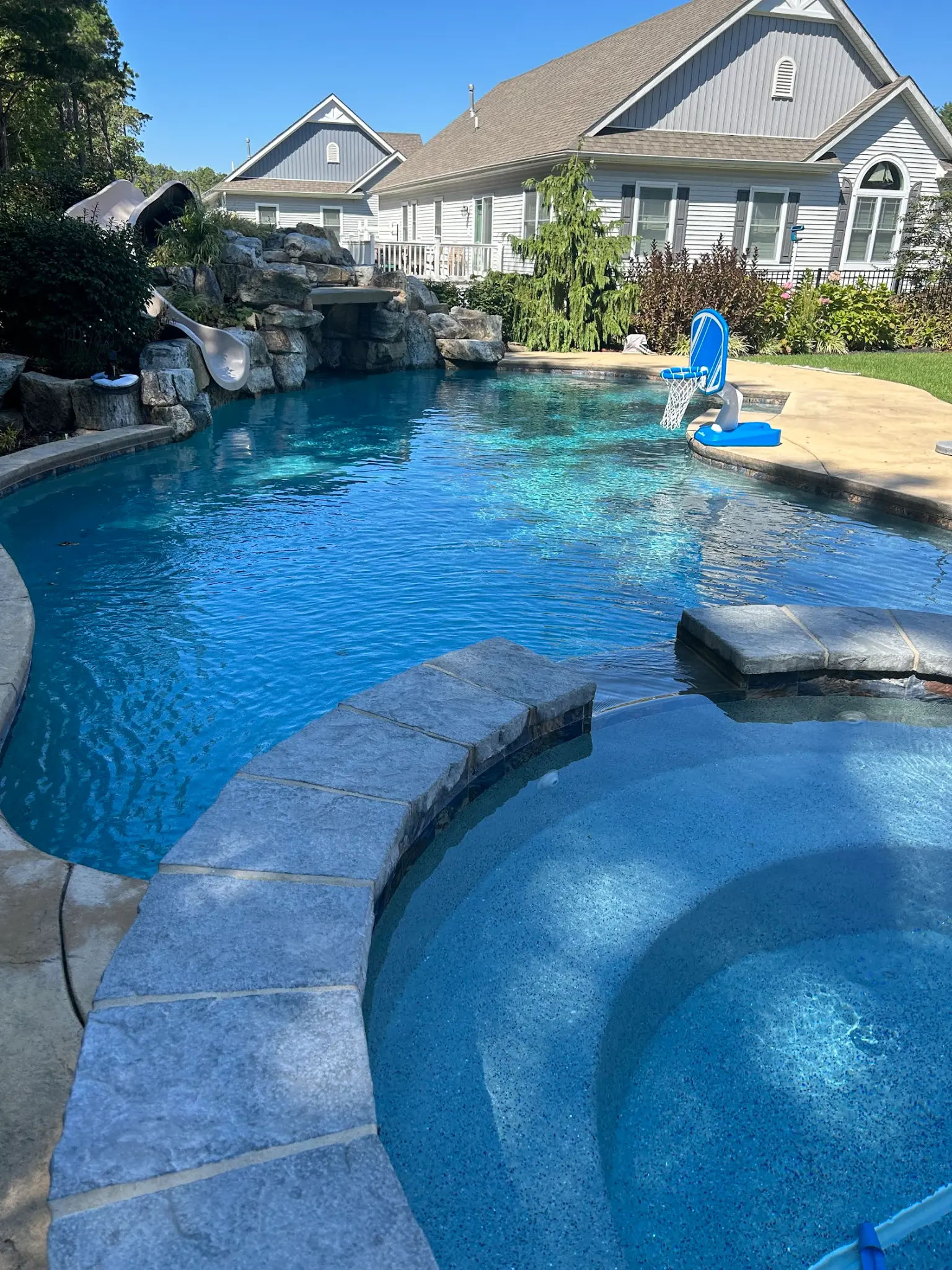 Joe J.'s pool — daytime spa