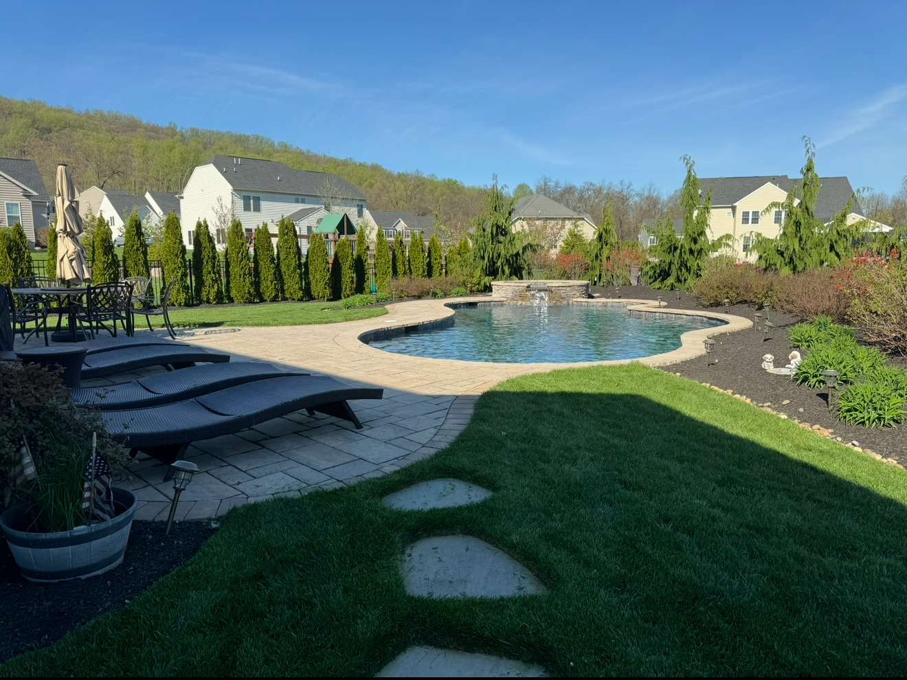 Shaylyn Joy's pool — daytime aerial